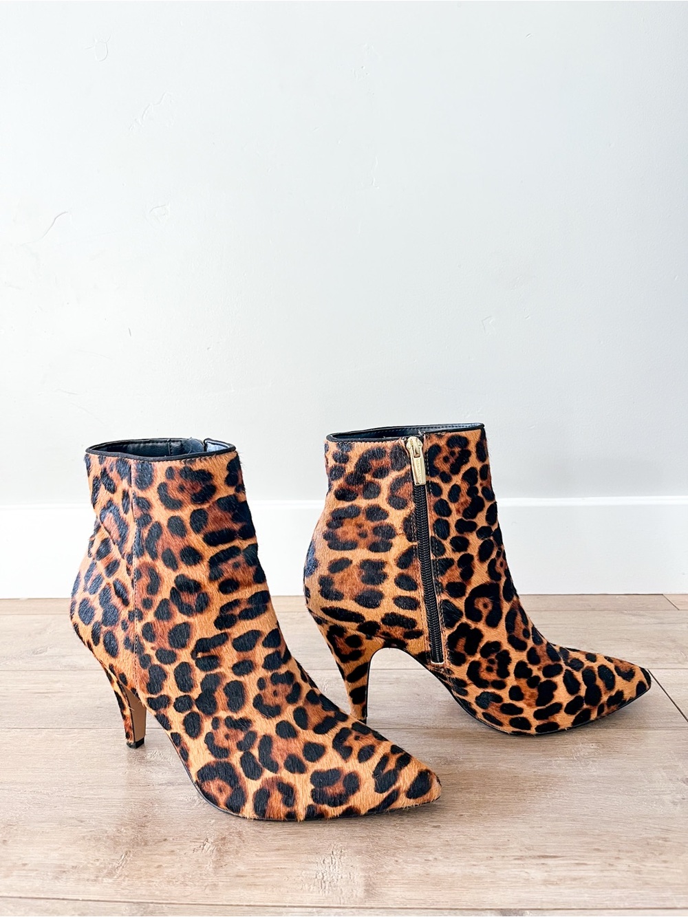 Vince Camuto Nandi2 Leopard Print Calf Hair Heeled Ankle Bootie Size 9 - Picture 11 of 13